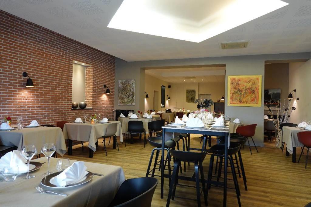 Hotel Restaurant De La Poste Saint-Just-en-Chevalet Eksteriør billede