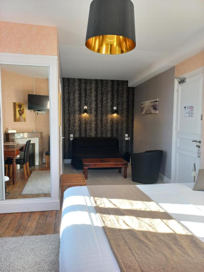 Hotel Restaurant De La Poste Saint-Just-en-Chevalet Eksteriør billede