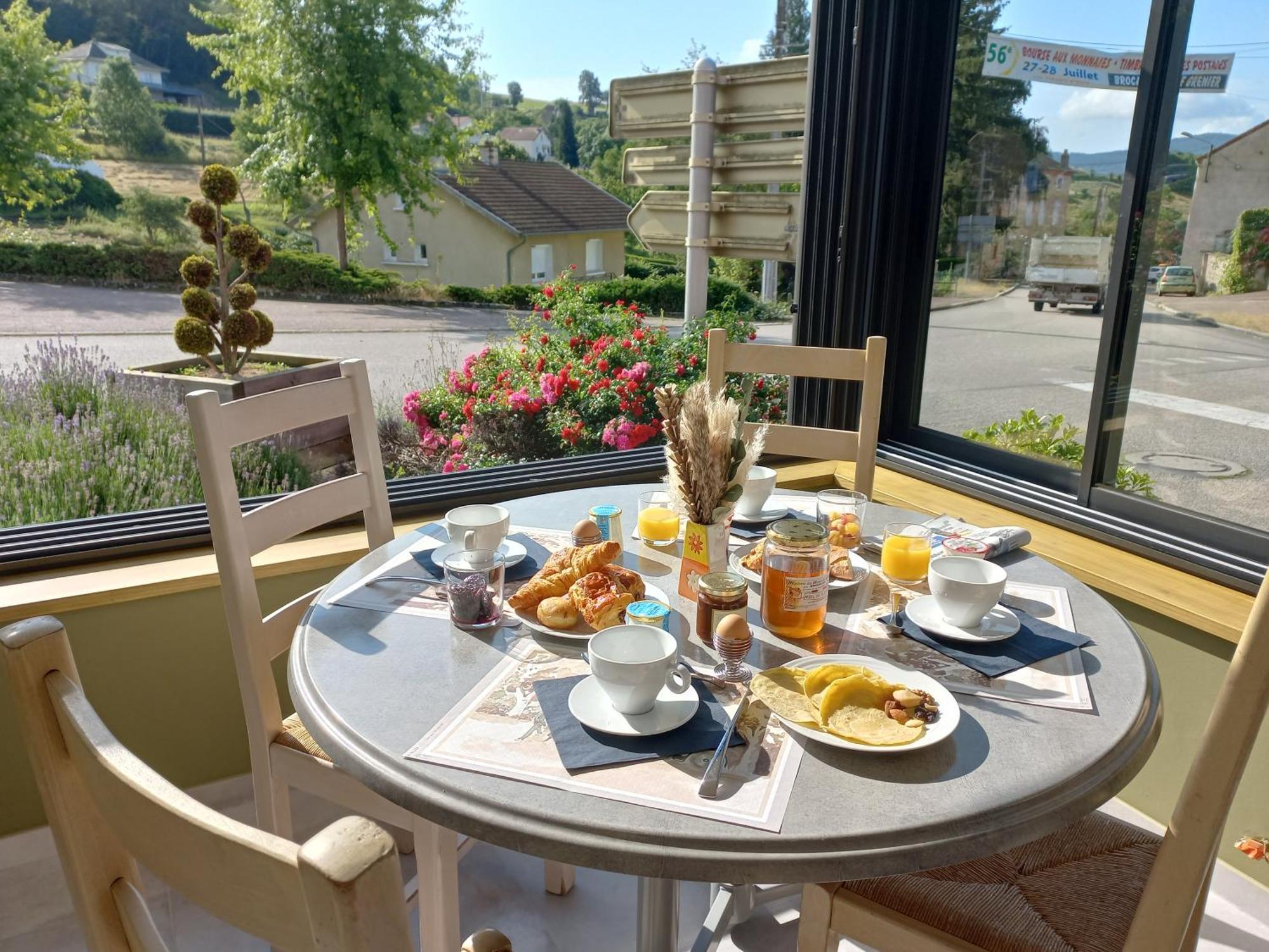 Hotel Restaurant De La Poste Saint-Just-en-Chevalet Eksteriør billede